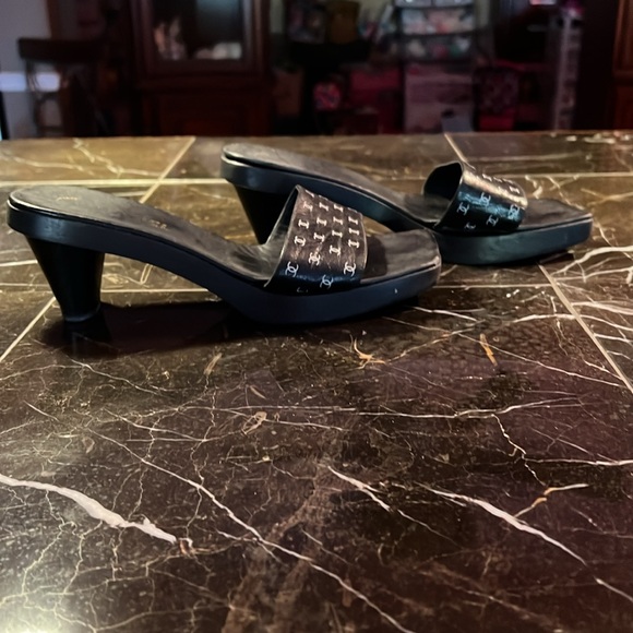 ❤️VINTAGE❤️ RARE Chanel size 40 (9) black logo sandals - Picture 4 of 8